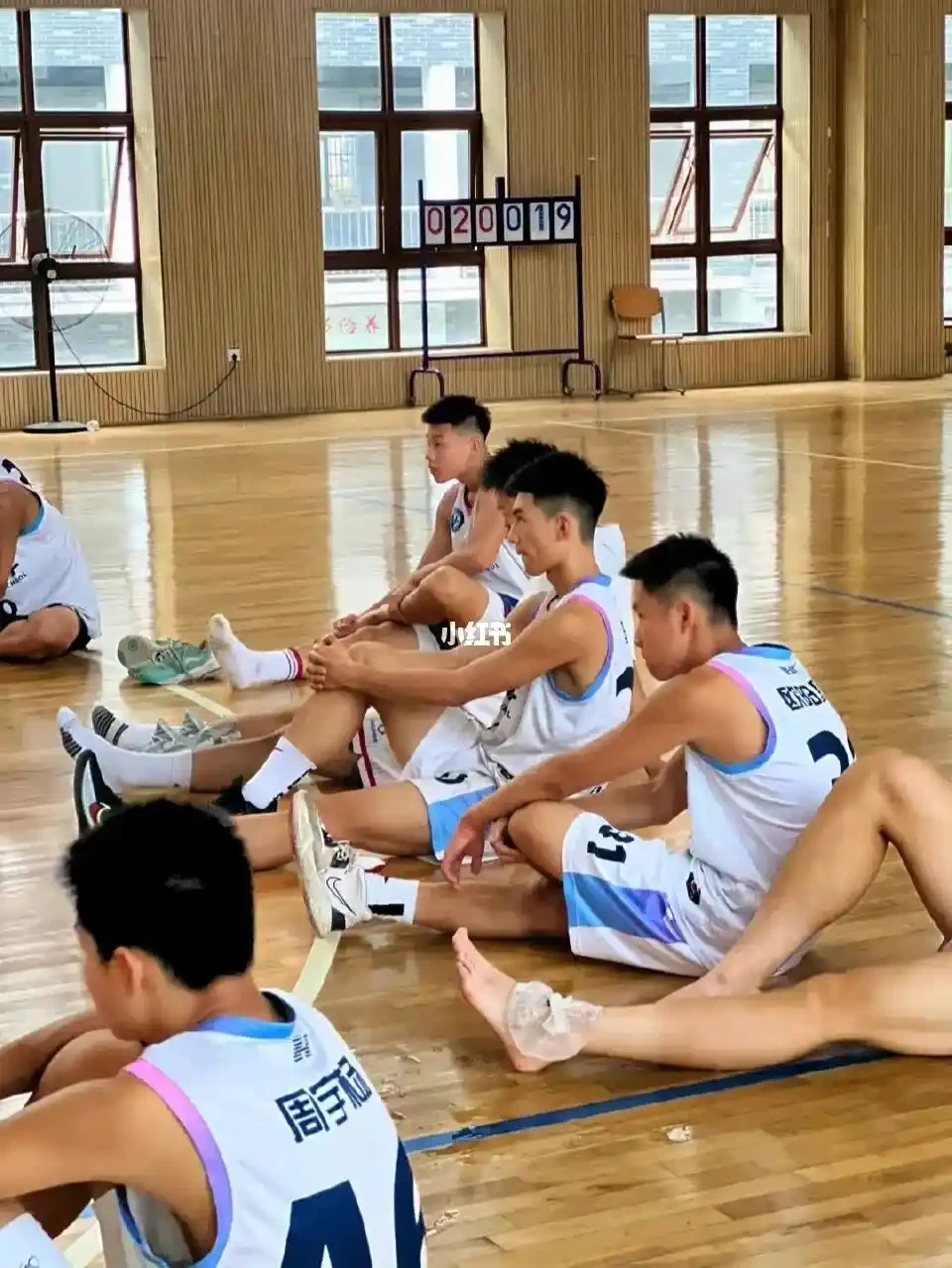刻苦训练篮球时如何避免受伤的建议_0